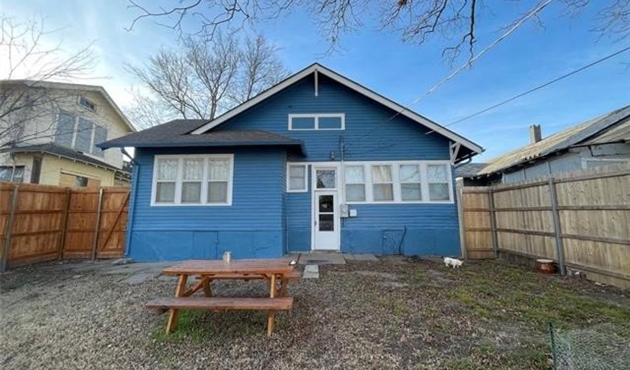 812 SE Delaware, Bartlesville, OK 74003 - 3 Beds, 2 Bath