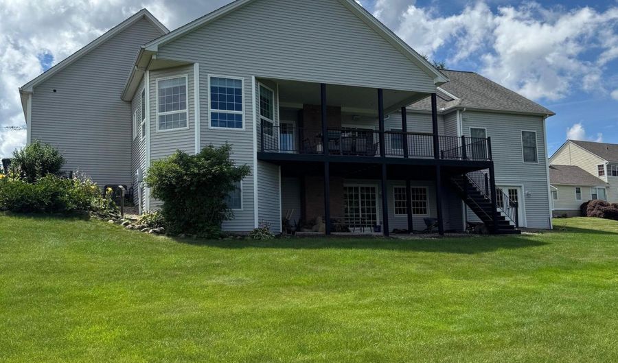 556 Hill St, Bristol, CT 06010 - 3 Beds, 3 Bath