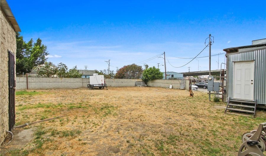 911 N Alameda, Compton, CA 90220 - 0 Beds, 0 Bath