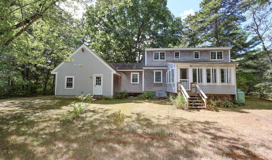 90 E Side Dr, Concord, NH 03301 - 3 Beds, 2 Bath