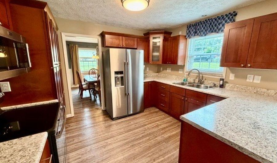 202 Brierwood Ln, Beaver, WV 25813 - 3 Beds, 3 Bath