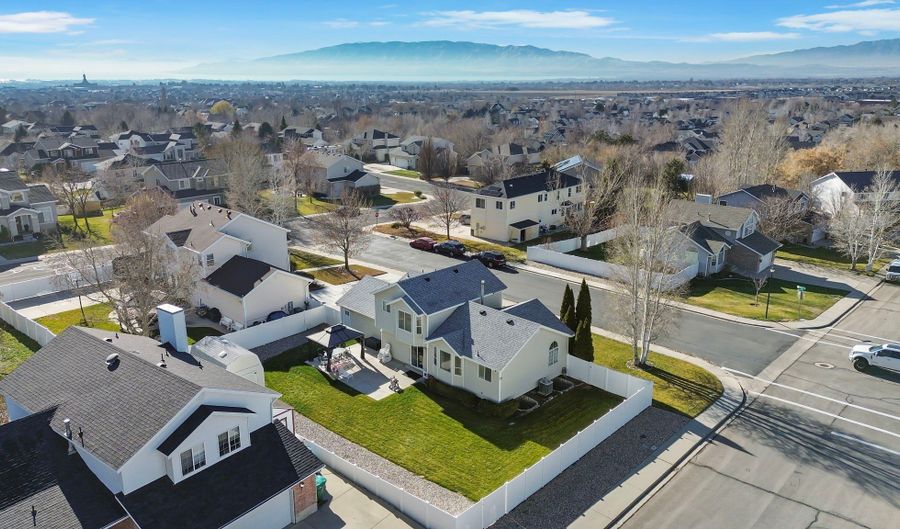 9976 N OAK Rd W, Cedar Hills, UT 84062 - 5 Beds, 3 Bath