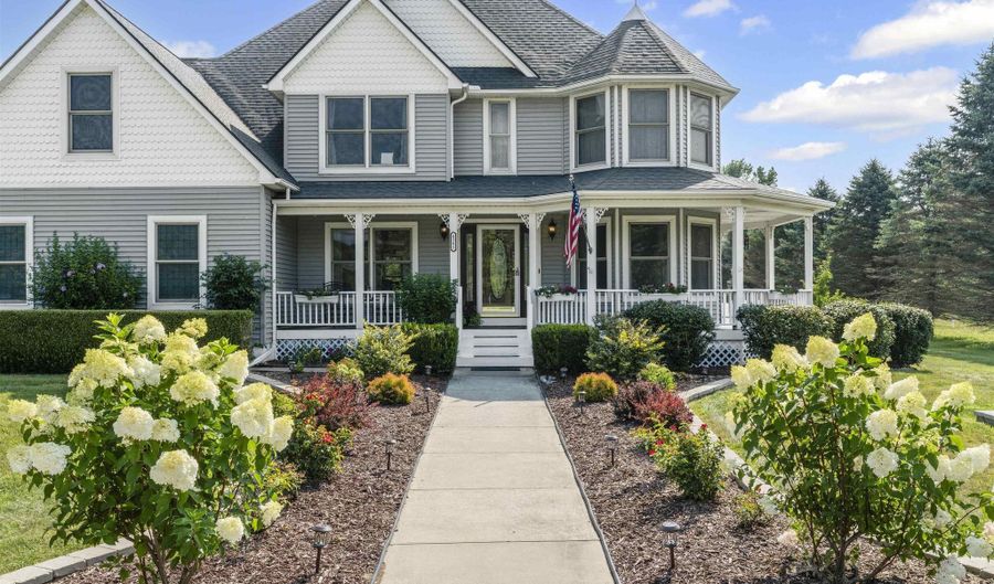 8381 Mckinley, Algonac, MI 48001 - 5 Beds, 3 Bath