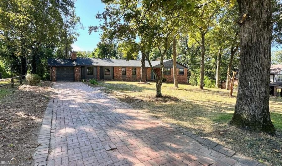 6 Windsor Cir, Anniston, AL 36207 - 3 Beds, 2 Bath