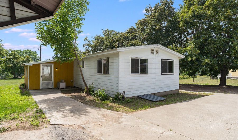 7421 WELLS St, Bonners Ferry, ID 83805 - 3 Beds, 2 Bath