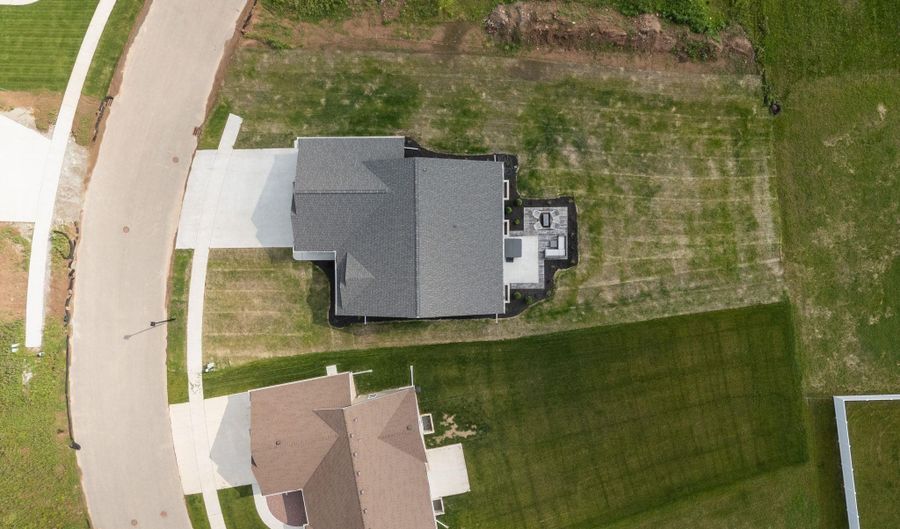 5702 N YOSEMITE Ln, Appleton, WI 54913 - 4 Beds, 3 Bath