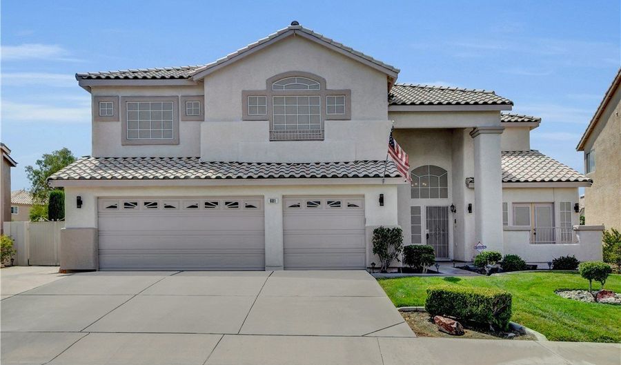 681 Vineland Ave, Henderson, NV 89052 - 6 Beds, 5 Bath
