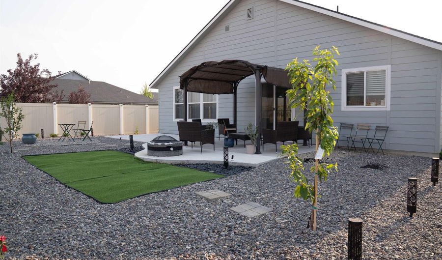 8274 S Bogus Ridge St, Boise, ID 83716 - 4 Beds, 2 Bath