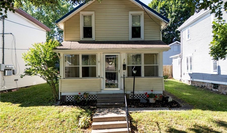 219 W Washington St, Ashland, OH 44805 - 3 Beds, 1 Bath