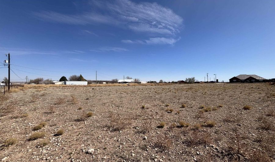 38 E Jackson Rd, Artesia, NM 88210 - 3 Beds, 1 Bath
