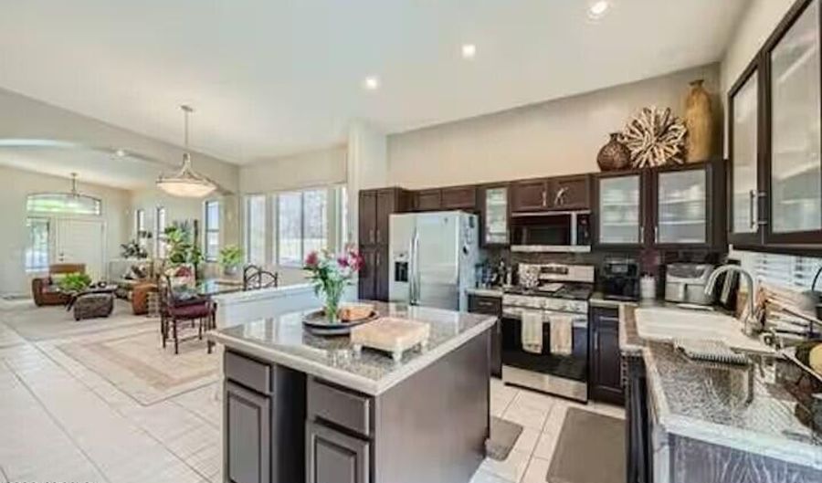 5069 E LUCIA Dr, Cave Creek, AZ 85331 - 2 Beds, 4 Bath