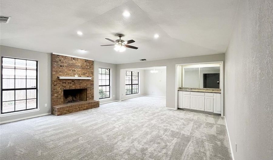 4021 Morman Ln, Addison, TX 75001 - 3 Beds, 2 Bath