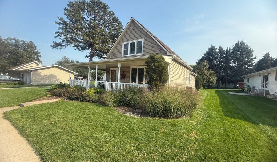 631 W Walnut St, Albion, NE 68620 - 4 Beds, 2 Bath