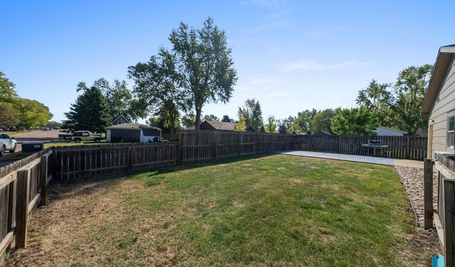 600 S 3rd St, Beresford, SD 57004 - 4 Beds, 2 Bath