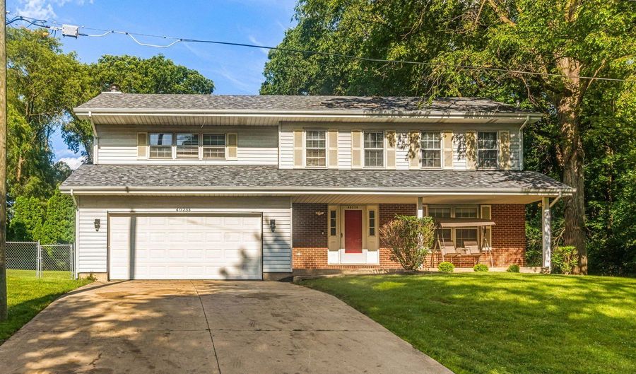 40233 N Lakeview Ave, Antioch, IL 60002 - 4 Beds, 3 Bath
