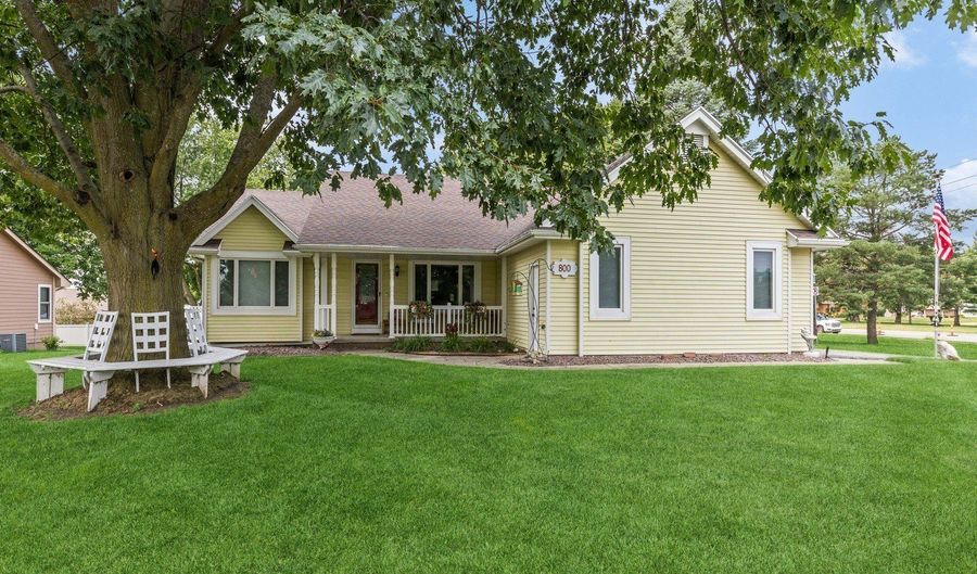 800 Scenic View Blvd, Altoona, IA 50009 - 3 Beds, 3 Bath