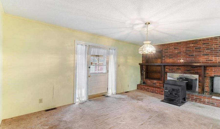 5185 Bible Church Rd, Boiling Springs, SC 29316 - 3 Beds, 2 Bath