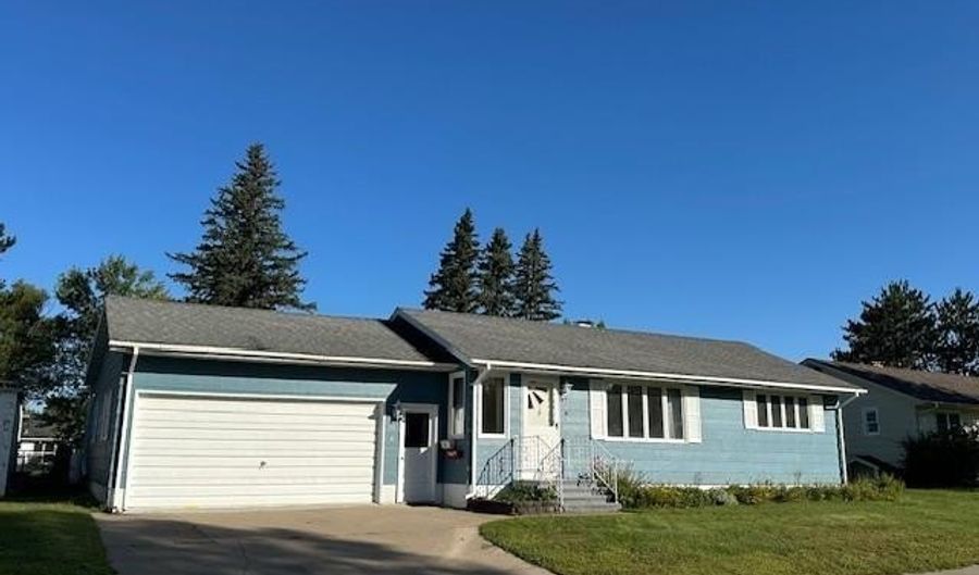 51 Elm Blvd, Babbitt, MN 55706 - 2 Beds, 2 Bath