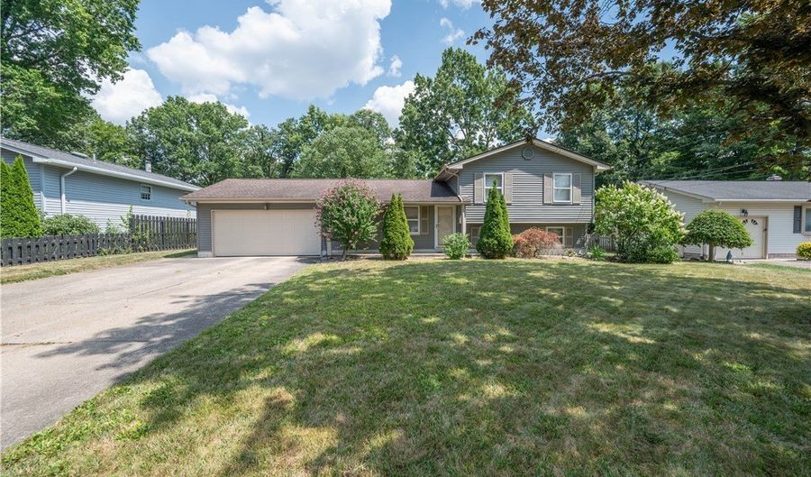 2211 Penny Ln, Austintown, OH 44515 - 3 Beds, 2 Bath