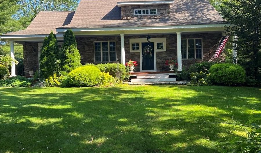 93 Kickemuit Ave, Bristol, RI 02809 - 3 Beds, 3 Bath