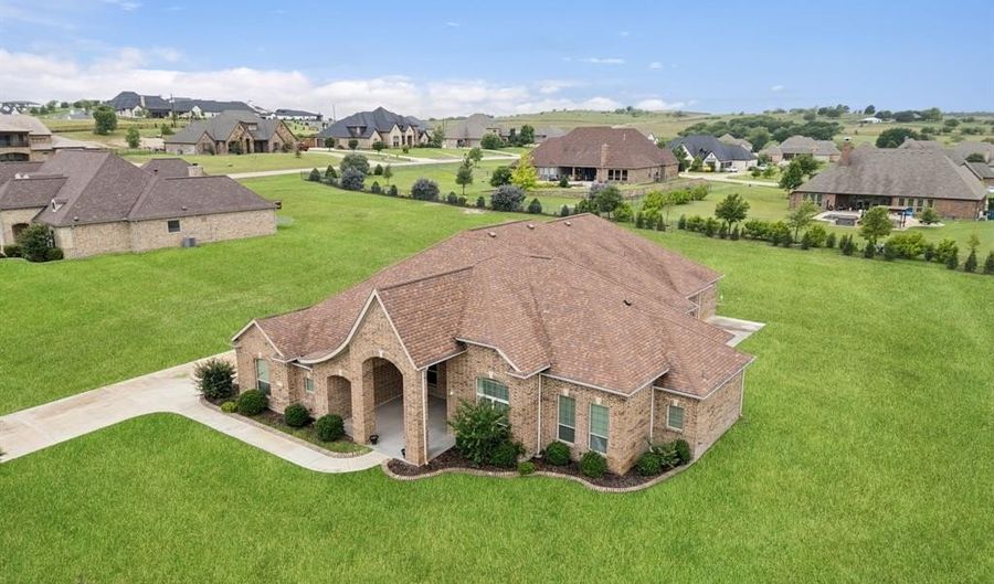 235 Bearclaw Cir, Aledo, TX 76008 - 4 Beds, 4 Bath