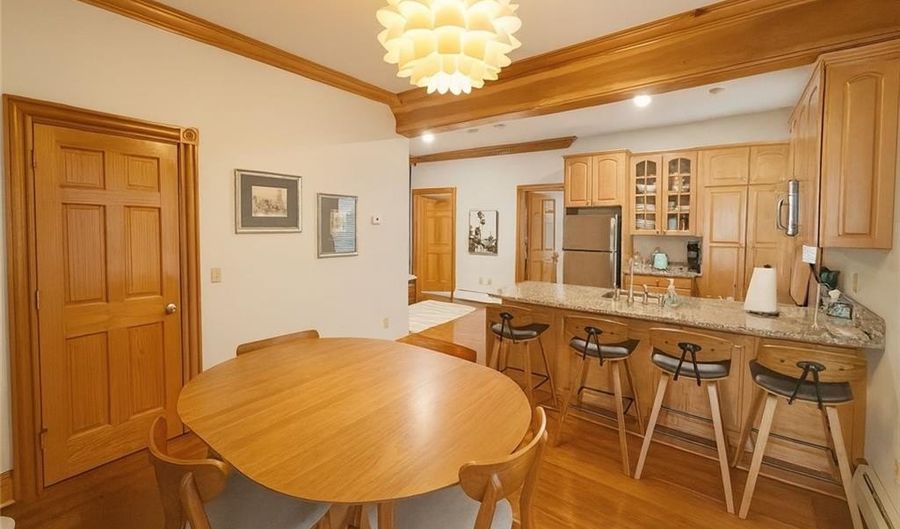 20 Berkeley Ave 4, Newport, RI 02840 - 1 Beds, 1 Bath