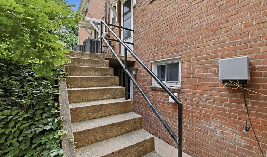 5024 8TH Rd S, Arlington, VA 22204 - 3 Beds, 3 Bath