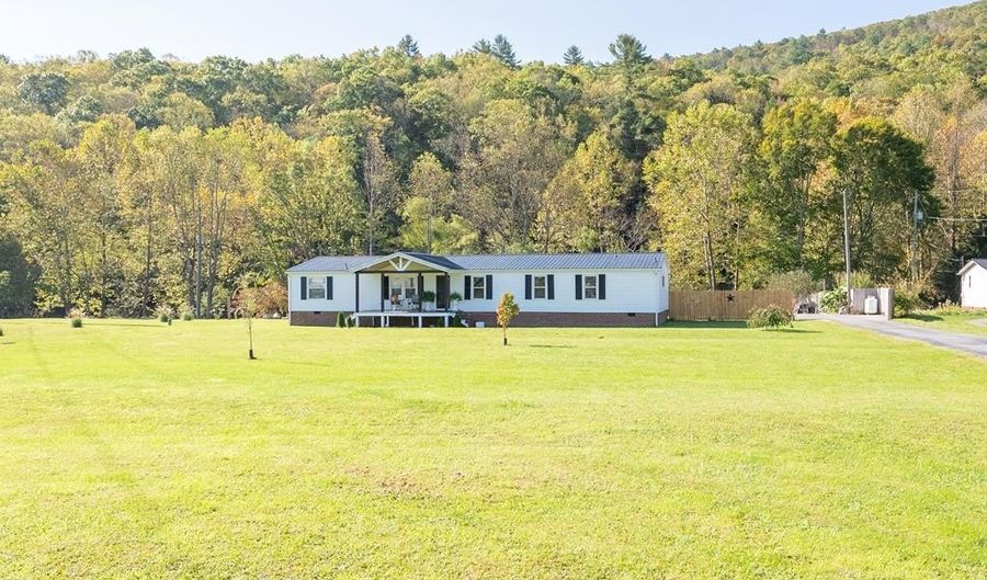 11504 Grapefield Rd, Bastian, VA 24314 - 4 Beds, 3 Bath