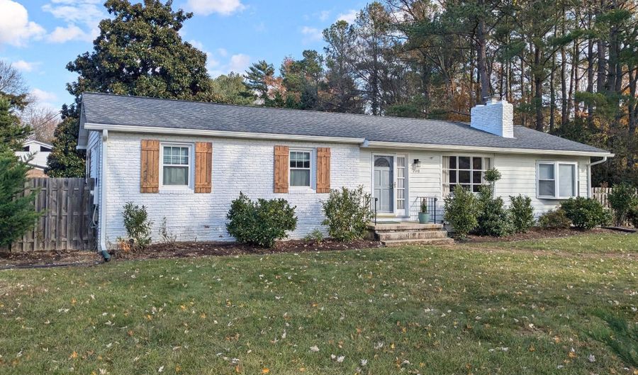 708 HARNESS CREEK VIEW Dr, Annapolis, MD 21403 - 4 Beds, 2 Bath