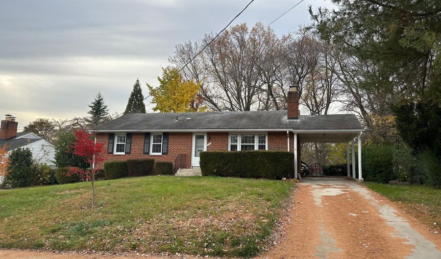 7715 HERITAGE Dr, Annandale, VA 22003 - 3 Beds, 1 Bath