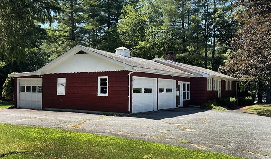 224 Eastern Ave, Augusta, ME 04330 - 3 Beds, 1 Bath