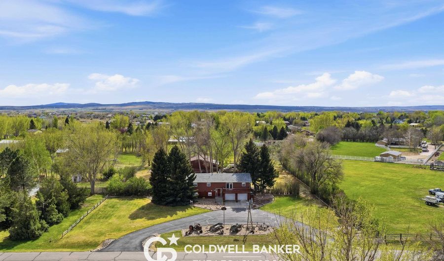 2090 N Grass Creek Rd, Casper, WY 82604 - 4 Beds, 3 Bath