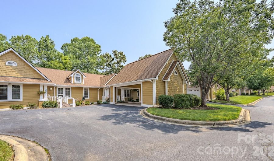 902 Woodlea Ct, Asheville, NC 28806 - 2 Beds, 2 Bath