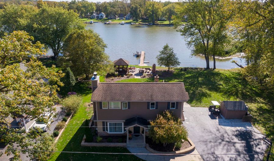 116 Park Dr, Port Barrington, IL 60010 - 4 Beds, 3 Bath