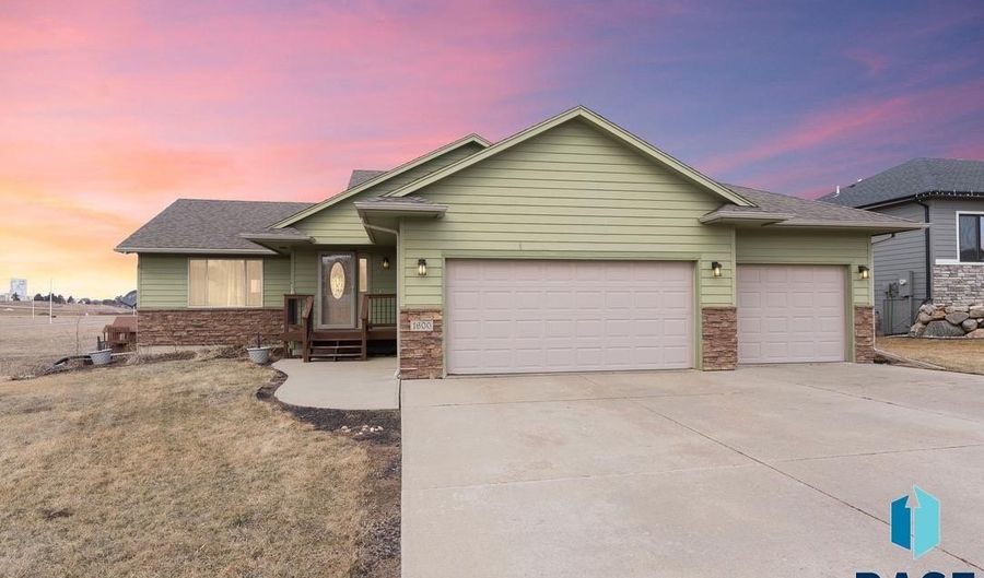 1600 E Liberty Cir, Brandon, SD 57005 - 5 Beds, 3 Bath