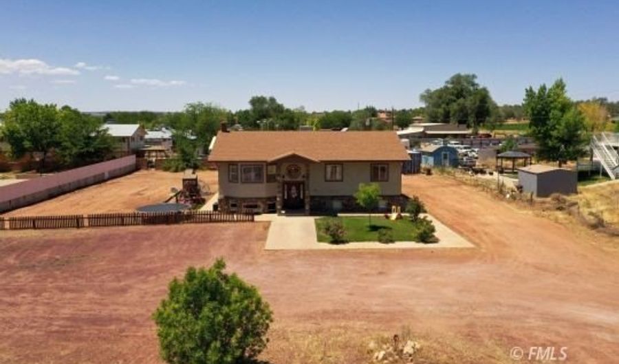 455 N Central St, Colorado City, AZ 85021 - 7 Beds, 5 Bath