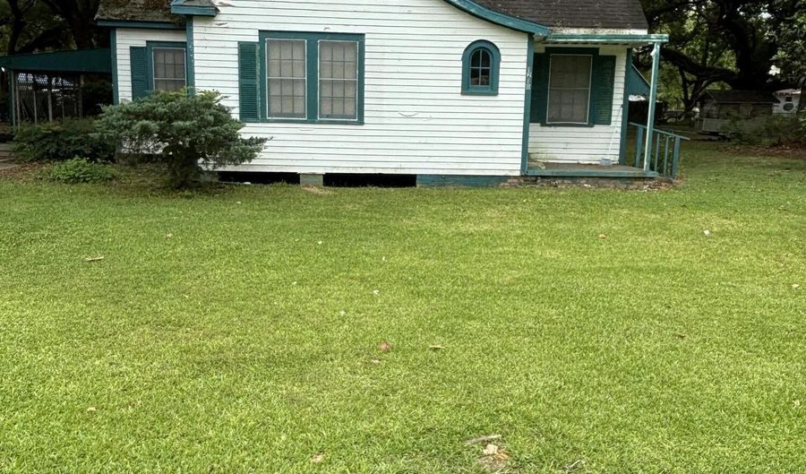 1208 1210 Maude Ave, Abbeville, LA 70510 - 3 Beds, 1 Bath