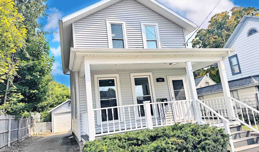 208 N RANKIN St, Appleton, WI 54911 - 3 Beds, 2 Bath