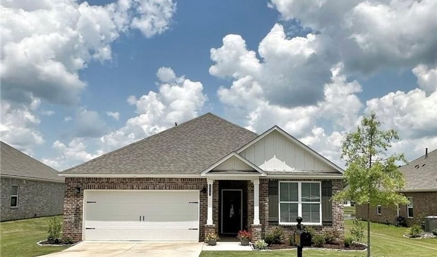 2527 FARMVILLE LAKES Dr, Auburn, AL 36830 - 3 Beds, 2 Bath