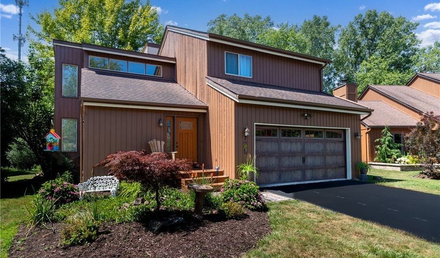 7 Hummingbird Ln, Amherst, NY 14228 - 3 Beds, 3 Bath