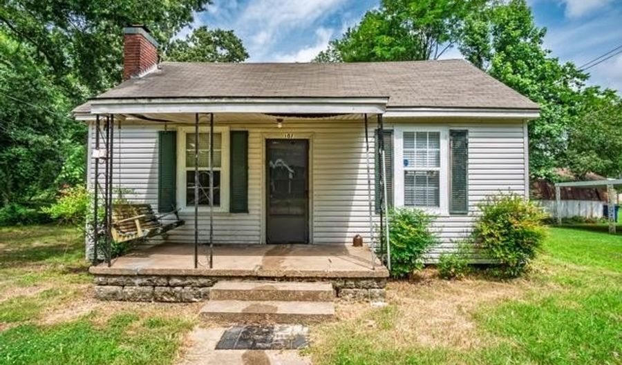 107 Central St, Batesville, MS 38606 - 2 Beds, 1 Bath