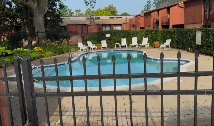 2401 Packard 31D, Ann Arbor, MI 48104 - 2 Beds, 1 Bath
