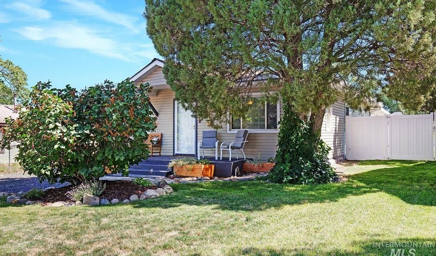 424 8th Ave N, Buhl, ID 83316 - 3 Beds, 2 Bath