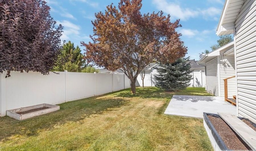 1340 Tiebreaker Dr, Ammon, ID 83406 - 2 Beds, 2 Bath