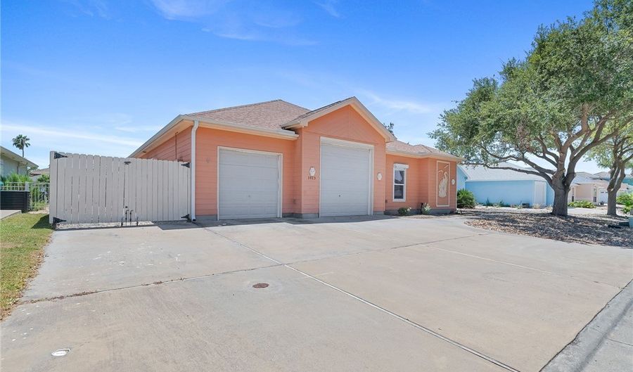 1013 Pompano, Aransas Pass, TX 78336 - 3 Beds, 3 Bath