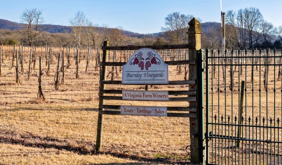 4500 WINERY Ln, Barboursville, VA 22923 - 3 Beds, 3 Bath