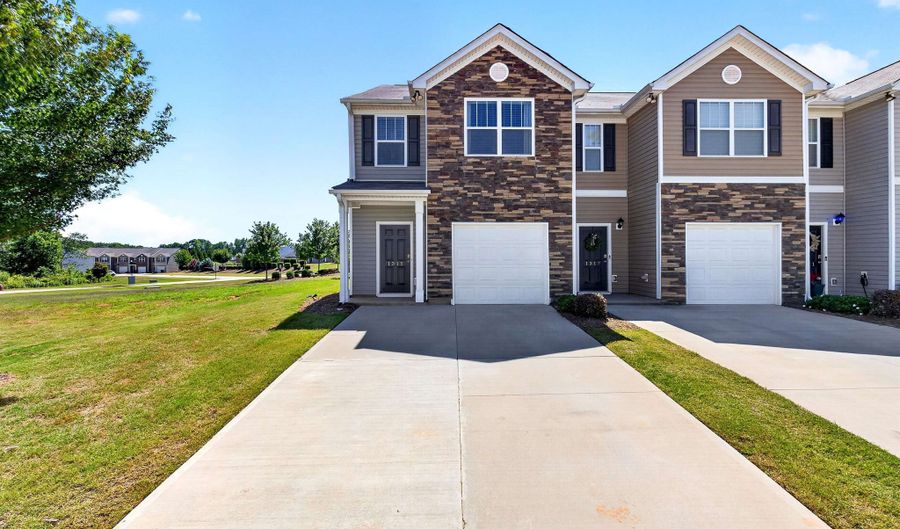 1315 Wunder Way, Boiling Springs, SC 29316 - 3 Beds, 3 Bath