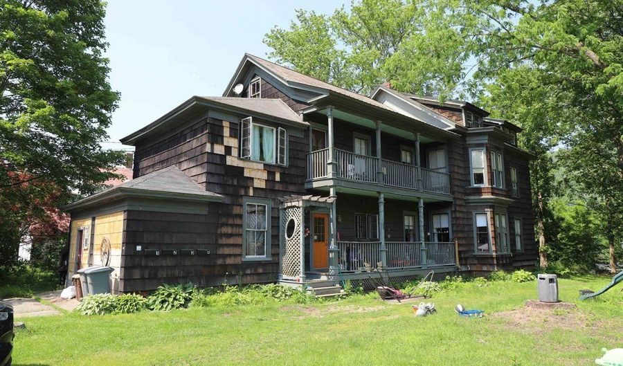 27 Westminster Ter, Rockingham, VT 05101 - 6 Beds, 4 Bath