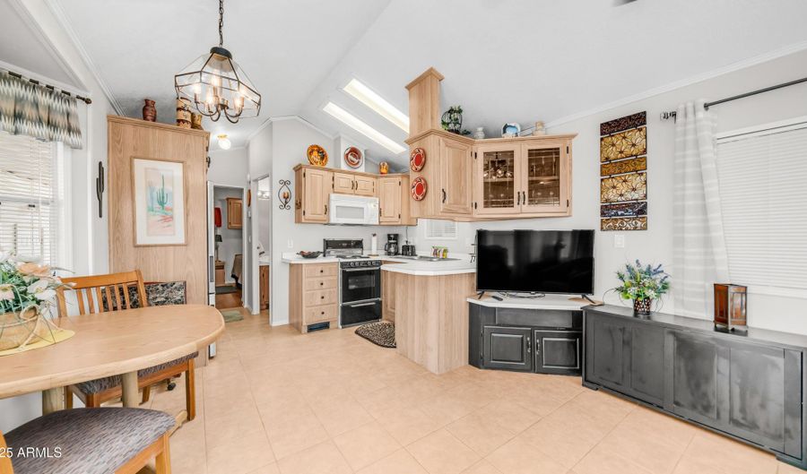 425 IRONSTONE Dr, Apache Junction, AZ 85119 - 1 Beds, 1 Bath