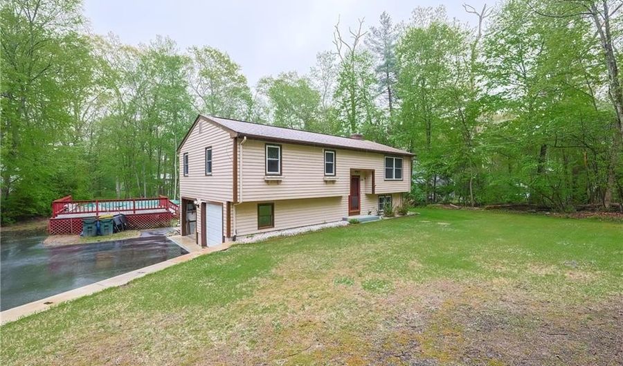 274 Courthouse Ln, Burrillville, RI 02859 - 3 Beds, 1 Bath